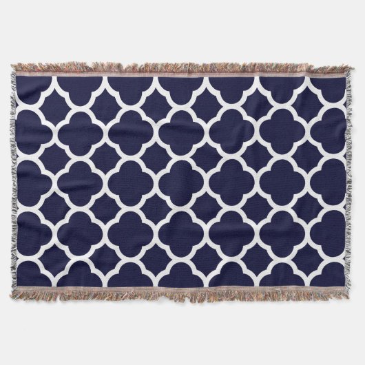 Navy Blue and White Quatrefoil Pattern Decke (Vorderseite)