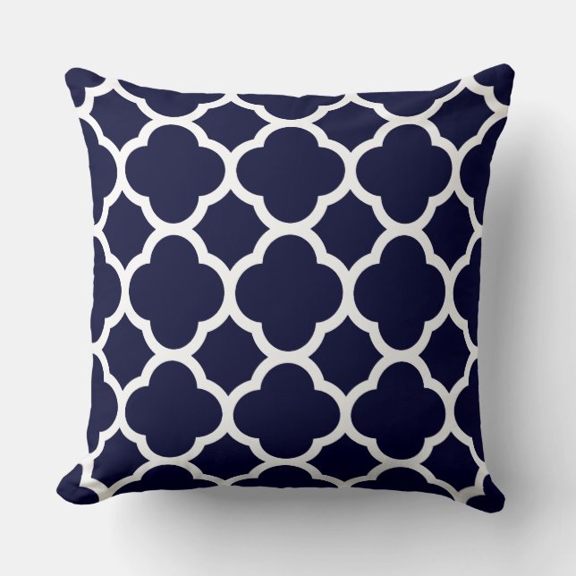 Navy Blue and White Quatrefoil Pattern Kissen (Vorderseite)