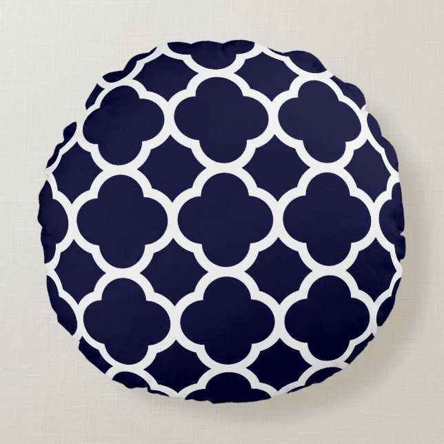 Navy Blue and White Quatrefoil Pattern Rundes Kissen (Vorderseite)