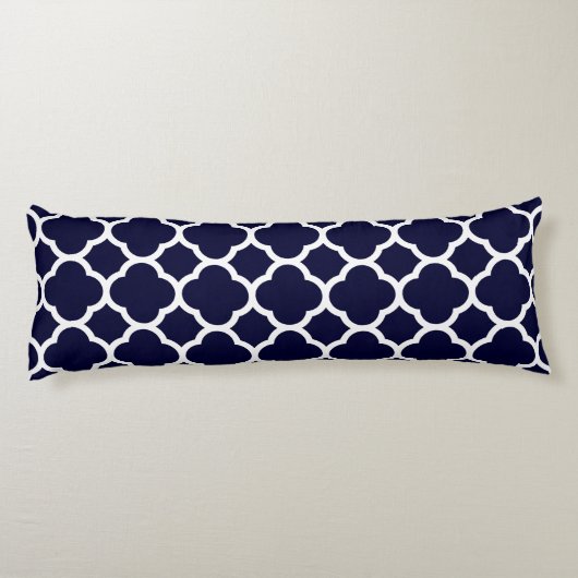 Navy Blue and White Quatrefoil Pattern Seitenschläferkissen (Rückseite)