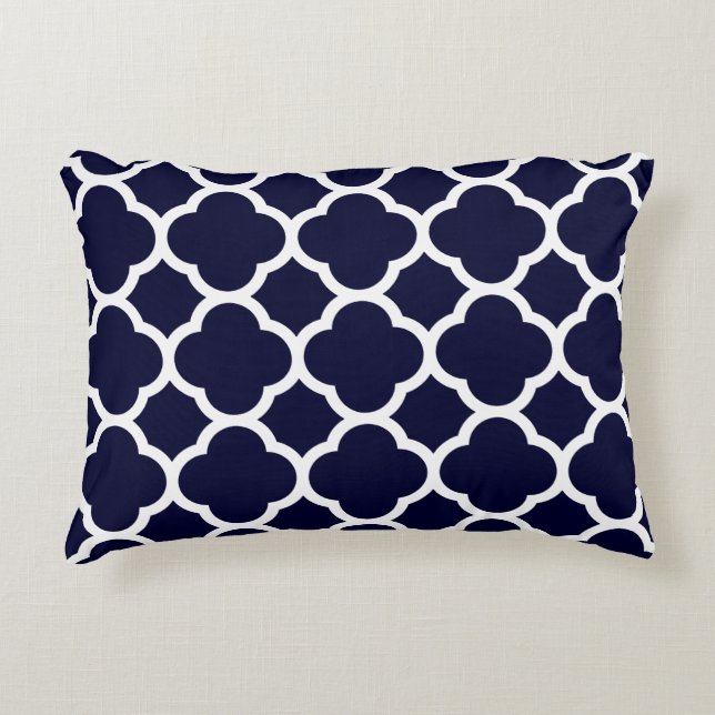Navy Blue and White Quatrefoil Pattern Zierkissen (Vorderseite)