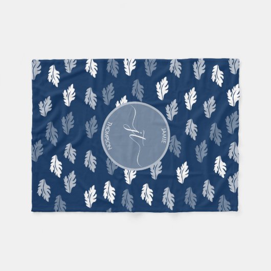 Navy Blue Antique Blätter Muster Monogram Fleecedecke (Vorderseite (Horizontal))