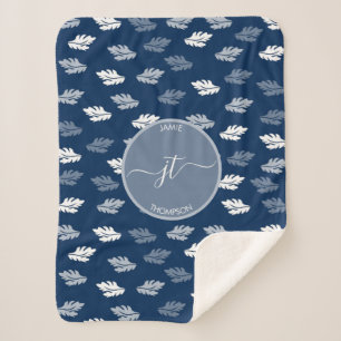 Navy Blue Antique Blätter Muster Monogram Sherpadecke