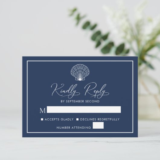 Navy Blue Beach Seashell Elegant Wedding RSVP Karte (Stehend Vorderseite)