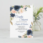 Navy Blue & Blush Floral Couples Shower Invitation Einladung (Stehend Vorderseite)