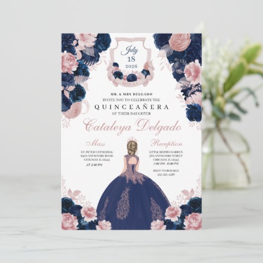 Navy Blue & Blush Pink Floral Elegante Quinceañera Einladung (Stehend Vorderseite)
