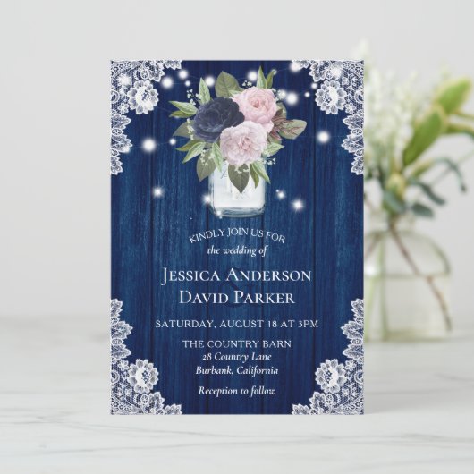 Navy Blue Blush Pink Lace Mason Jar Wedding Einladung (Stehend Vorderseite)