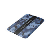 Navy Blue Camouflage Ihr Name Personalize Badematte (Schrägansicht)