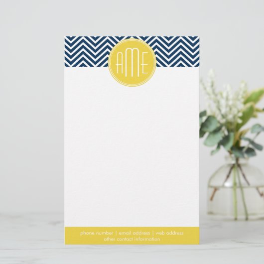 Navy Blue Chevrons mit Custom Yellow Monogram Briefpapier (Stehend Vorderseite)