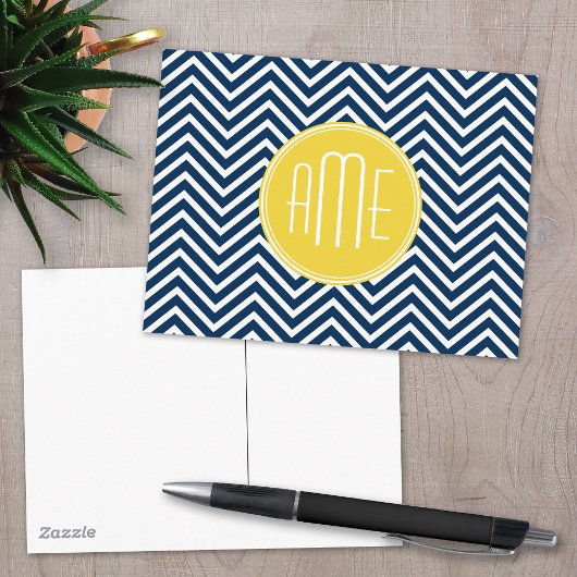 Navy Blue Chevrons mit Custom Yellow Monogram Postkarte