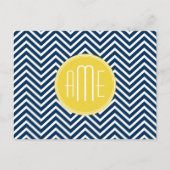 Navy Blue Chevrons mit Custom Yellow Monogram Postkarte (Vorderseite)