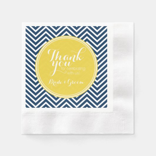 Navy Blue Chevrons mit Custom Yellow Monogram Serviette (Vorderseite)