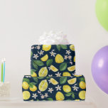 Navy Blue Citrus Lemon Floral Geschenkpapier<br><div class="desc">Erleben Sie den Sommer mit diesem herrlichen Zitrusmauermuster.</div>