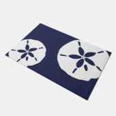 Navy Blue Coastal Beach House Nautical Sand Dollar Fußmatte (Schrägansicht)