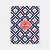 Navy Blue, Coral, White Ikat Diamond Pattern Fleecedecke (Vorderseite)
