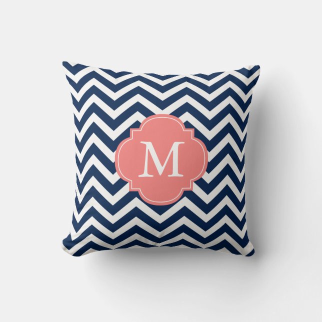 Navy Blue Coral Zigzag Muster Monogram Kissen (Vorderseite)