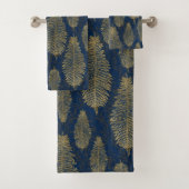 Navy Blue Damask & Gold Fern Leaf Muster Badhandtuch Set (Insitu)