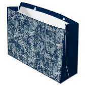 Navy Blue Digital Pixels Camouflage Deco Große Geschenktüte (Rückseite Schrägansicht)