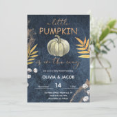 Navy Blue Fall Pumpkin Baby Dusche Einladung (Stehend Vorderseite)