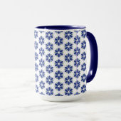 Navy Blue Floral Mosaik Tasse (VorderseiteRechts)