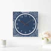 Navy Blue Floral Quadratische Wanduhr (Zuhause)