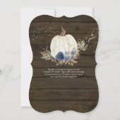 Navy Blue Floral Rustic White Pumpkin Baby Dusche Einladung (Rückseite)