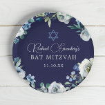 Navy Blue Floral Star von David Bat Mitzvah Party Pappteller<br><div class="desc">Schöne Blume aus weißem Pinien und grüne Blätter in Aquarellfarben bilden einen eleganten Rahmen auf dieser hübschen, blühenden Papiertafel des Bat Mitzvah Party. Der Name Ihrer Tochter ist in schicker, weißer Kalligrafie über ihrem Foto geschrieben, auf diesem Party unter einem Stern von David für eine jüdische Familie, die ein Mädchen...</div>