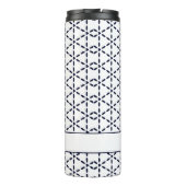 Navy Blue Geometric Pattern on White Thermosbecher (Rückseite)