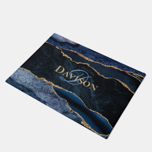 Navy Blue Gold Agate Monogram Modern Fußmatte (Schrägansicht)