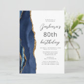 Navy Blue Gold Agate Script 80. Geburtstag Einladung (Stehend Vorderseite)