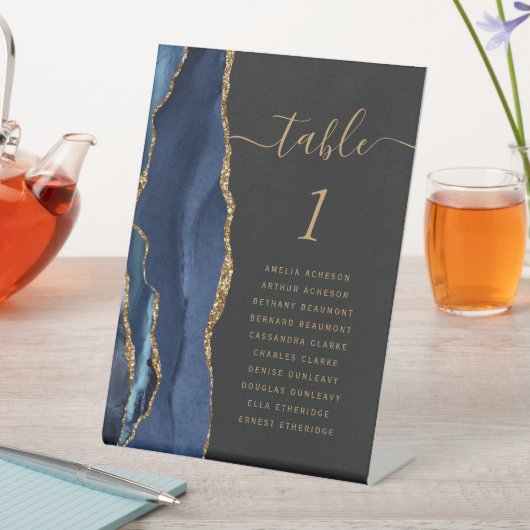 Navy Blue Gold Agate Script Dark Wedding Table Sockelschild (In Situ)