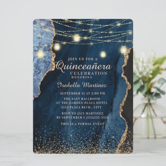 Navy Blue Gold Glitzer String Lights Quinceñera Einladung (Stehend Vorderseite)