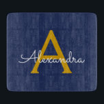 Navy Blue Gold Moderne Script Girl Monogram Name Schneidebrett<br><div class="desc">Navy Blue und Gold Simple Script Monogram Name Cutting Board. Dies macht den perfekten Abschluss,  Geburtstag,  Hochzeit,  Brautparty,  Jubiläum,  Babydusche oder Junggeselinnen-Abschied Geschenk für jemanden,  die Lieben glamourösen Luxus und schicke Stile.</div>