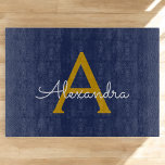 Navy Blue Gold Moderne Script Girl Monogram Name Schneidebrett<br><div class="desc">Navy Blue und Gold Simple Script Monogram Name Cutting Board. Dies macht den perfekten Abschluss,  Geburtstag,  Hochzeit,  Brautparty,  Jubiläum,  Babydusche oder Junggeselinnen-Abschied Geschenk für jemanden,  die Lieben glamourösen Luxus und schicke Stile.</div>