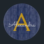 Navy Blue Gold Moderne Script Girl Monogram Name Schneidebrett<br><div class="desc">Navy Blue und Gold Simple Script Monogram Name Cutting Board. Dies macht den perfekten Abschluss,  Geburtstag,  Hochzeit,  Brautparty,  Jubiläum,  Babydusche oder Junggeselinnen-Abschied Geschenk für jemanden,  die Lieben glamourösen Luxus und schicke Stile.</div>