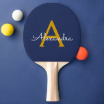 Navy Blue Gold Moderne Script Girl Monogram Name Tischtennis Schläger<br><div class="desc">Navy Blue und Gold Script Monogram Name Ping Pong Paddle Paddel. Das macht den perfekten 16 Geburtstag,  Hochzeit,  Brautparty,  Jubiläum,  Babydusche oder Junggeselinnen-Abschied Geschenk für jemanden,  der Lieben glamourösen Luxus und schicke Stile.</div>