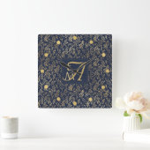 Navy Blue Gold Newly Weds Wedding Monogram Decor Quadratische Wanduhr (Zuhause)