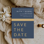 Navy Blue Gold Save the Date Elegant Gold<br><div class="desc">Hochzeit Elegant Navy Blue und Gold speichern Sie die Datumskarten. Die Save the Date-Karten enthalten eine moderne,  handgeschriebene,  kursive Schriftzeichen-Typografie,  die elegant,  einfach und modern nach einem einfachen Hochzeitstag-Fest zu verwenden sind.</div>