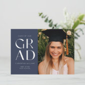 Navy Blue Grad Block Moderner Foto Abschluss Einladung (Stehend Vorderseite)