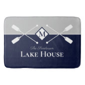 Navy Blue Gray Monogram Paddle Lake House Badematte (Vorderseite)