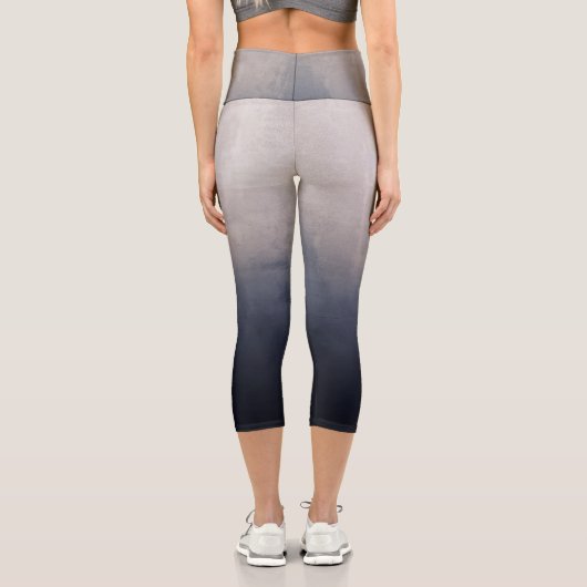 Navy Blue Gray Whitel rustic ombre Capri Leggings (Rückseite)