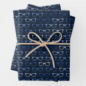 Navy Blue Hipster Glasses Pattern Nerd Geschenkpapier Set (Beispiel)