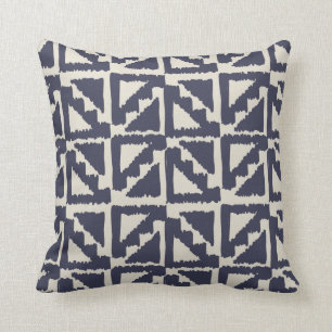 Navy Blue Ivory Tribal Print Ikat Triangle Muster Kissen