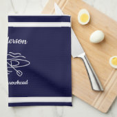 Navy Blue Kayak Monogram Name Lake House Kitchen T Geschirrtuch (Viertel Falte)