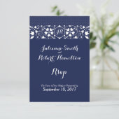 Navy Blue Lace Monogram Wedding RSVP (Stehend Vorderseite)