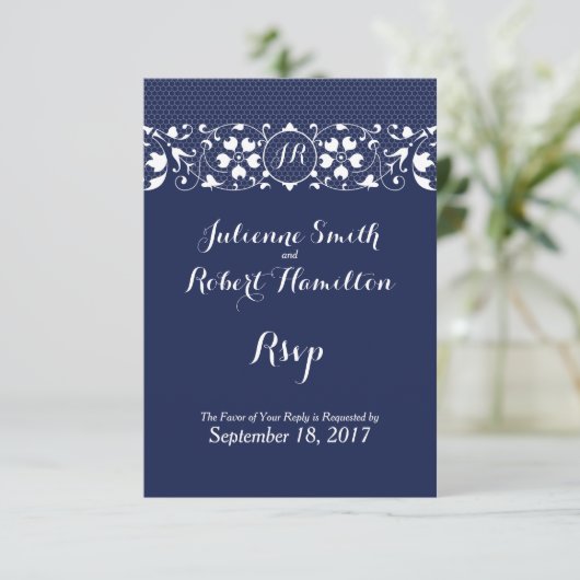 Navy Blue Lace Monogram Wedding RSVP (Stehend Vorderseite)