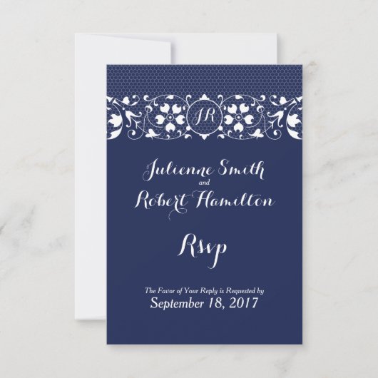 Navy Blue Lace Monogram Wedding RSVP Karte (Vorderseite)