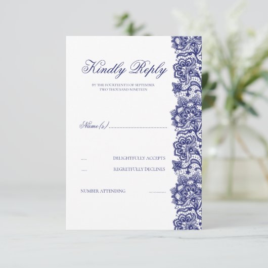 Navy Blue Lace Wedding RSVP (Stehend Vorderseite)