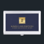 NAVY Blue Leather Business Corporate Gold Logo Visitenkarten Dose<br><div class="desc">Dieser luxuriöse Visitenkartenhalter besticht durch eine raffinierte Navy Blue Leder-Texturierung, die perfekt mit Ihrem Business-Logo auf einem Imitat-Gold-Overlay für einen beruflichen und hochwertigen Look gepaart ist. Ihr Name, Beruf oder Firmenname zeichnet sich durch opulente goldene Schriften aus und schafft einen zeitlosen und unvergesslichen Eindruck. Ideal für Profis in verschiedenen Branchen,...</div>