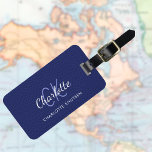 Navy Blue Leder White Monogram Name Gepäckanhänger<br><div class="desc">Navy blaue Imitate Lederprint als Hintergrund. Personalisieren und fügen Sie Ihren Vornamen,  Monogramm Buchstaben und vollständigen Namen auf der Vorderseite. Ihre Kontaktinformationen auf der Rückseite. Weiß und Blau.</div>